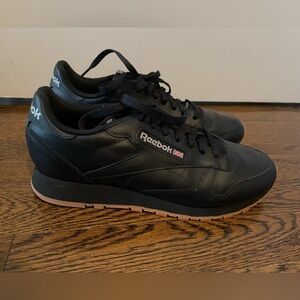 Reebok sneakers black - like new 8.5